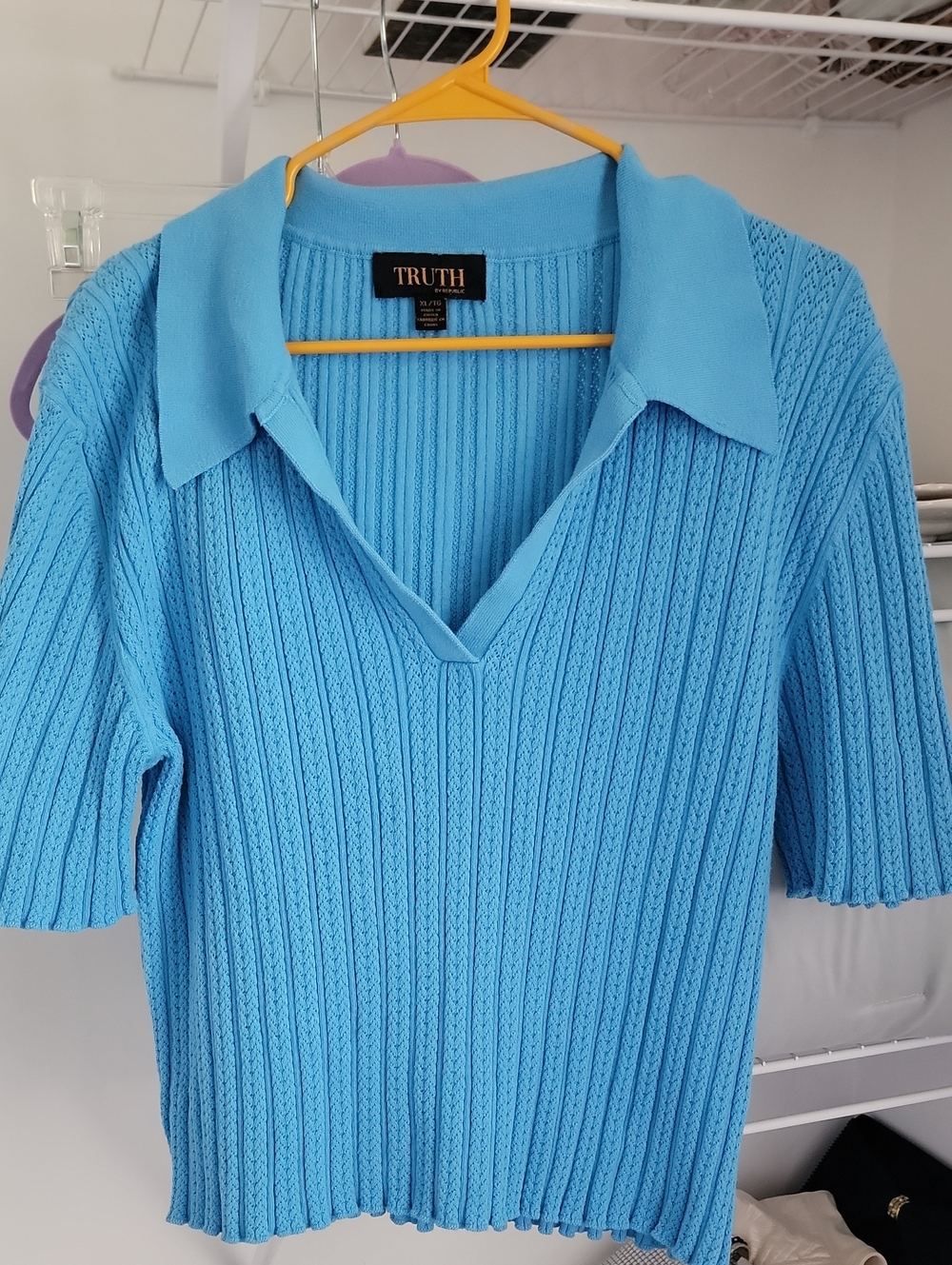 TRUTH Light Blue Ribbed V-Neck Polo Top XL. Very Nice!